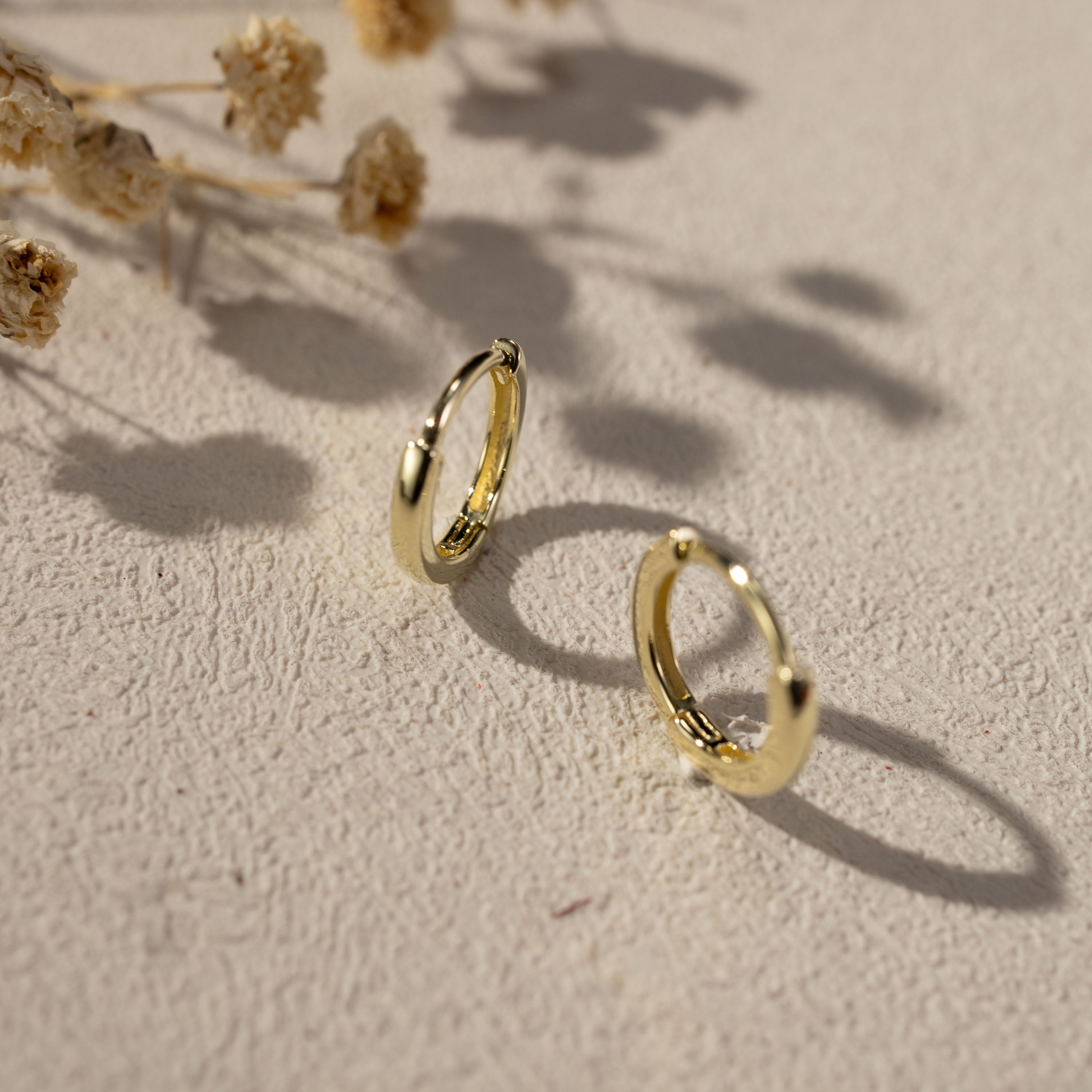 Silvbreeze Lina Gold Huggie Earrings