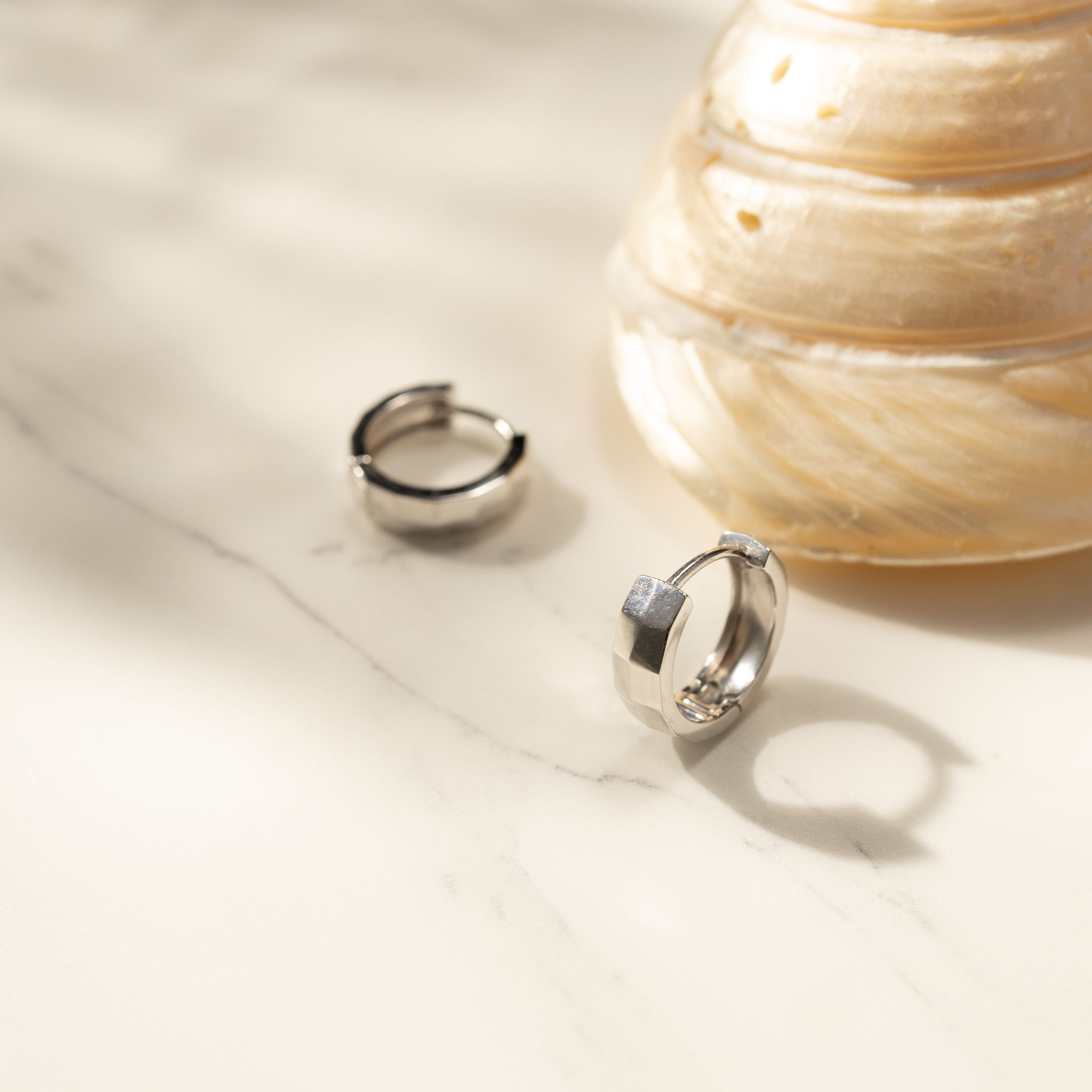 Silvbreeze Mira Silver Huggie Earrings