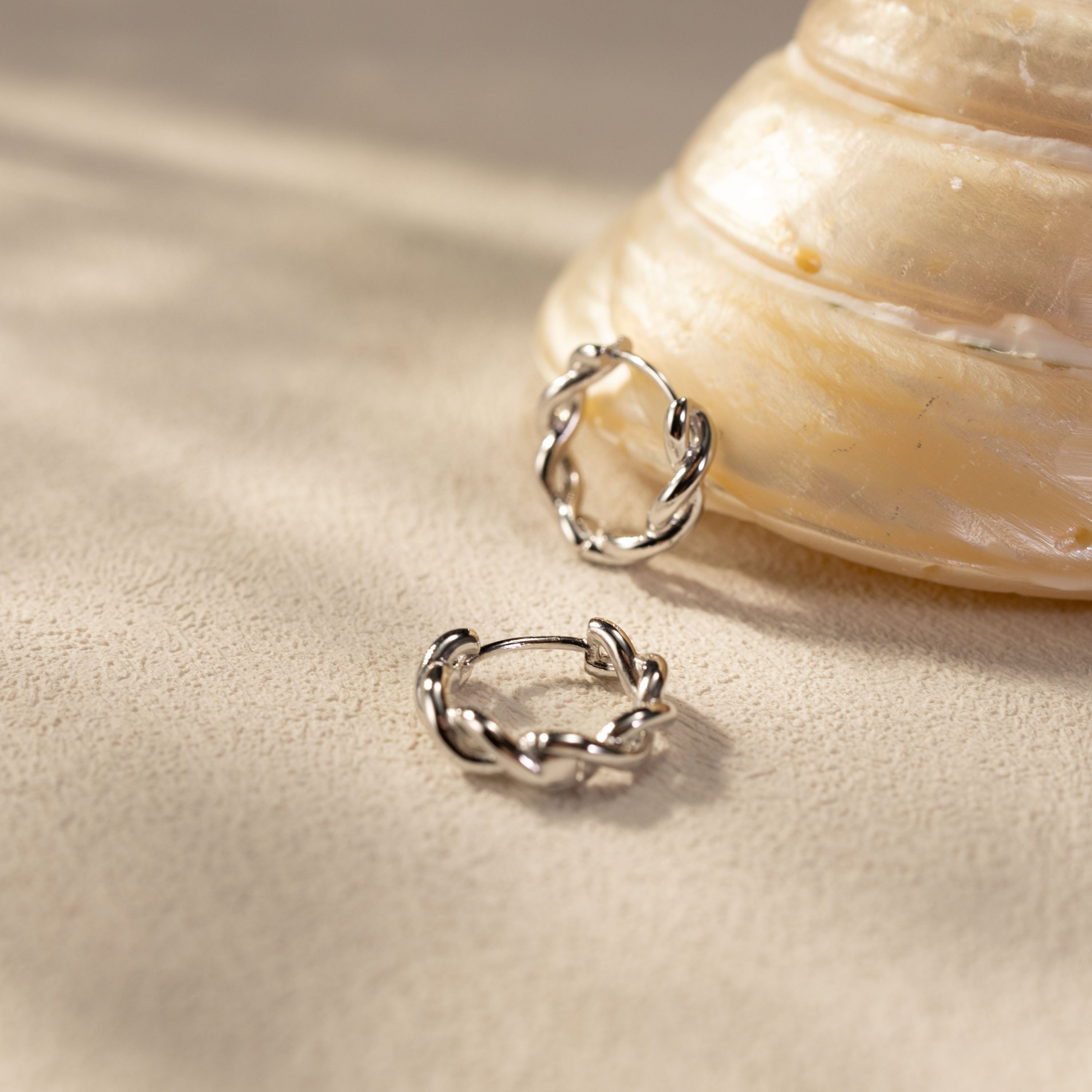 Silvbreeze Kiva Silver Huggies Earrings