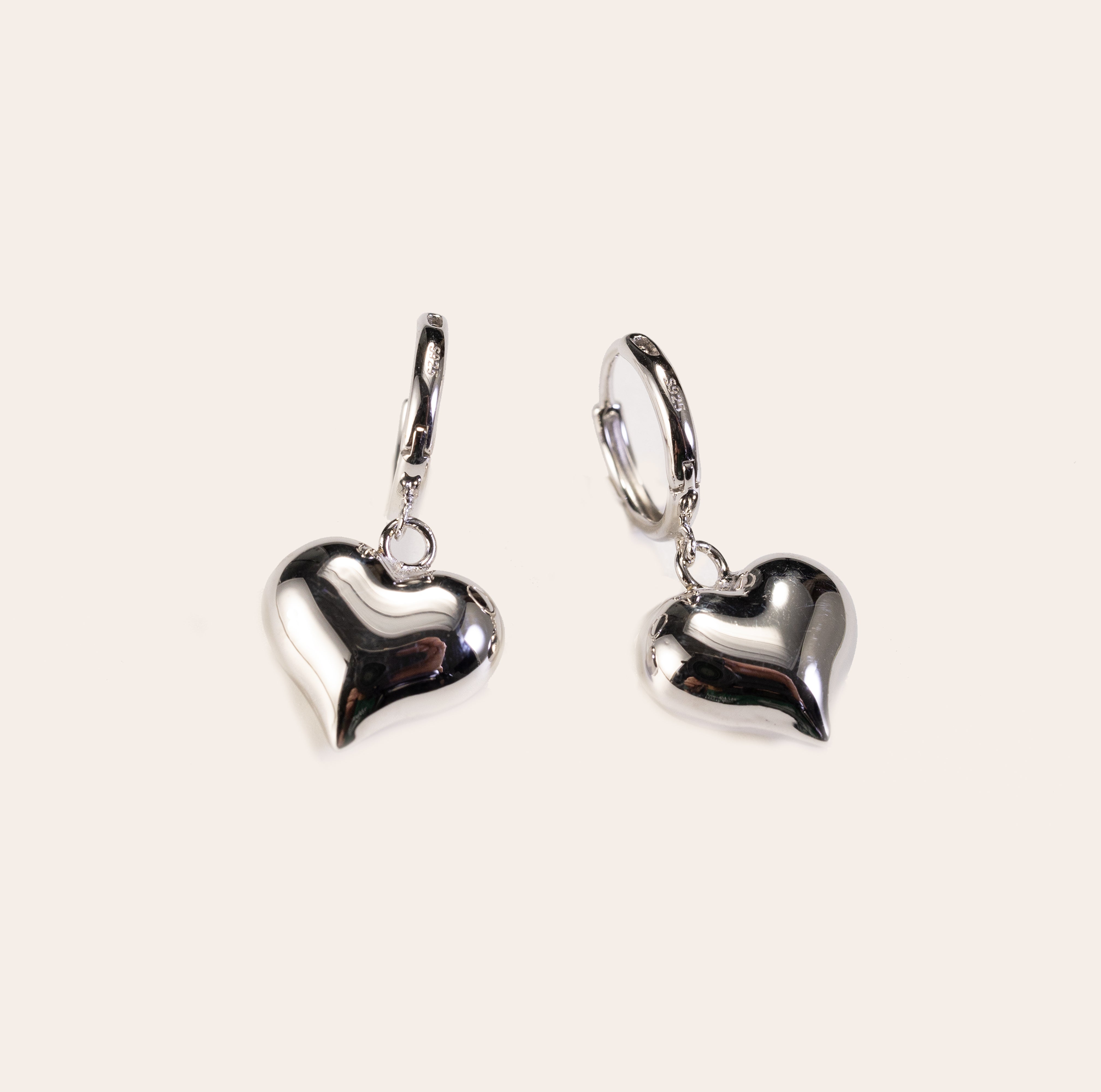Silvbreeze Lune Heart Huggie Earrings