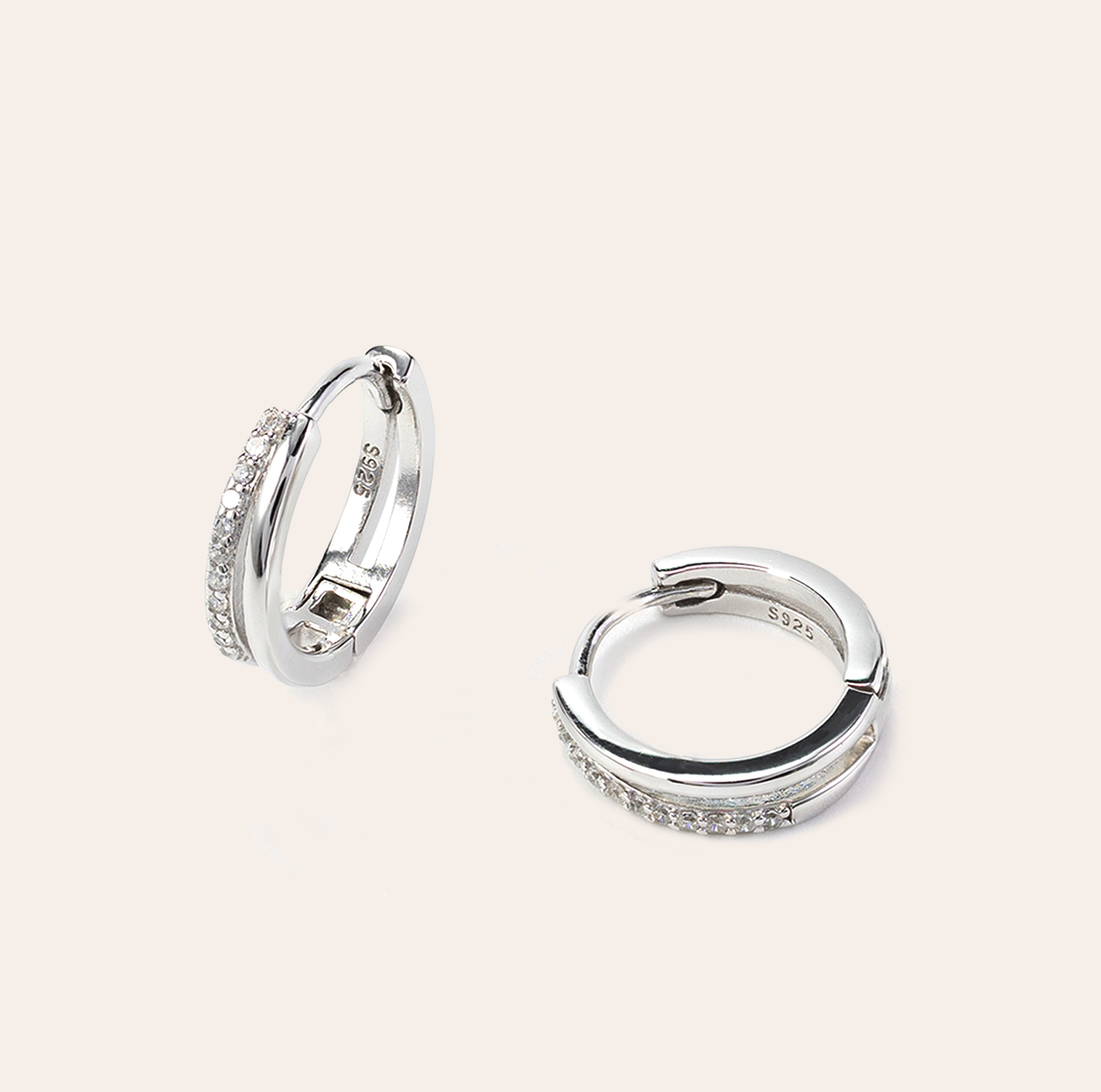 Silvbreeze Nira Silver Huggie Earrings