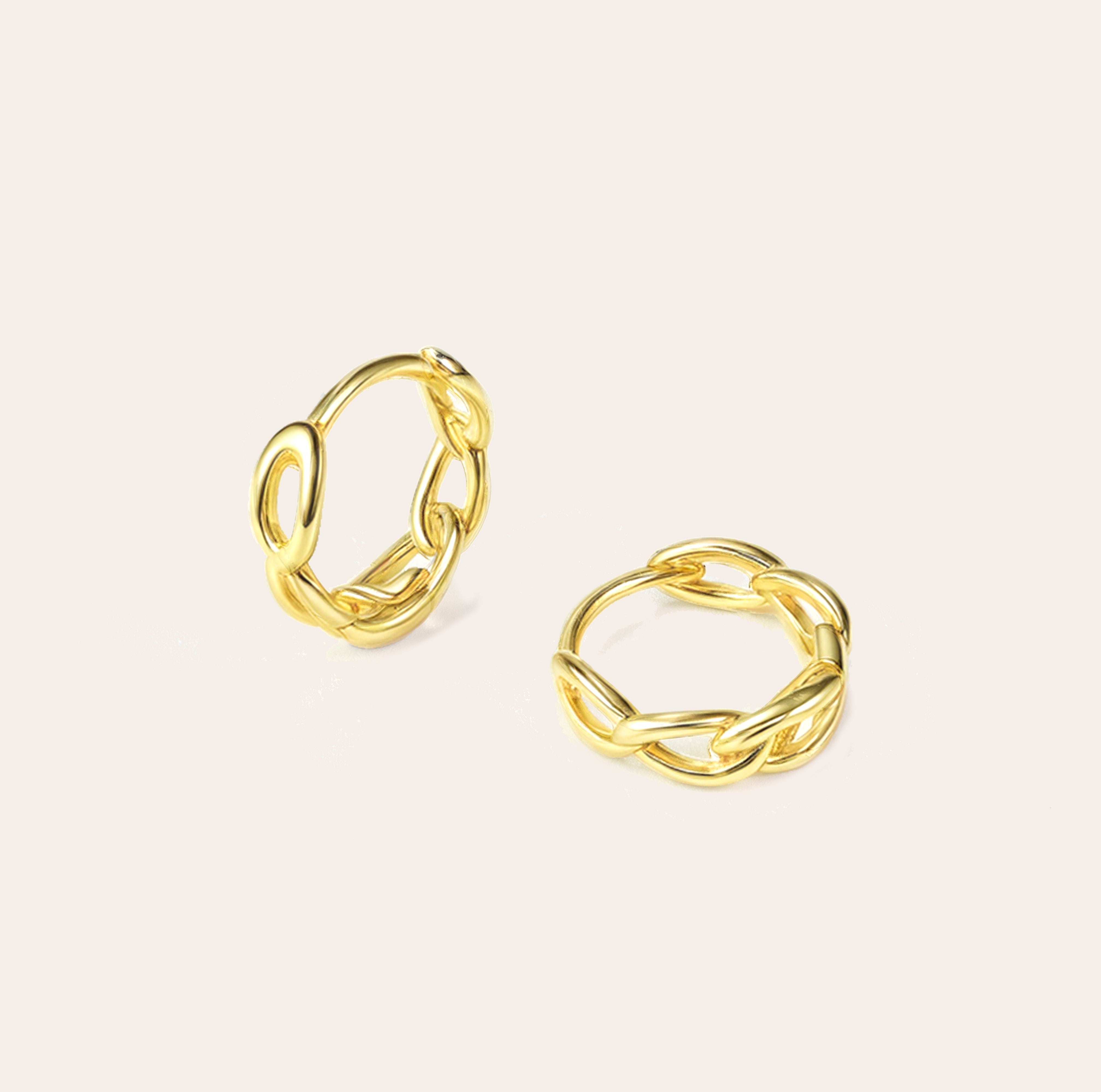 Silvbreeze Eva Gold Huggie Earrings