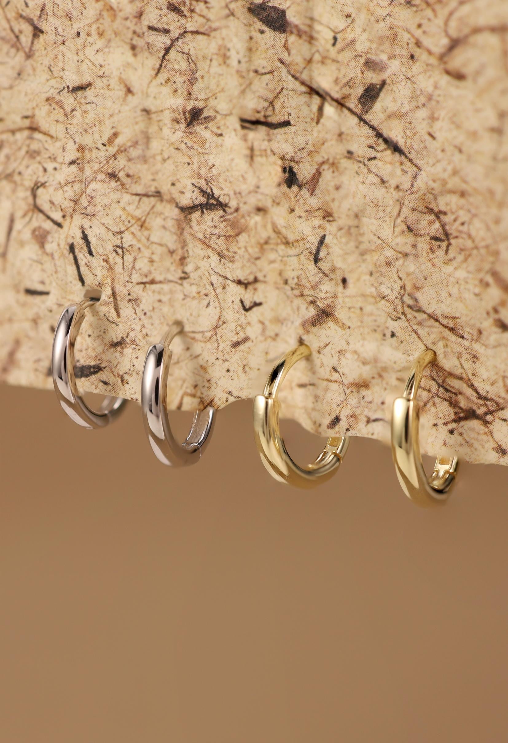 Silvbreeze Lina Gold Huggie Earrings