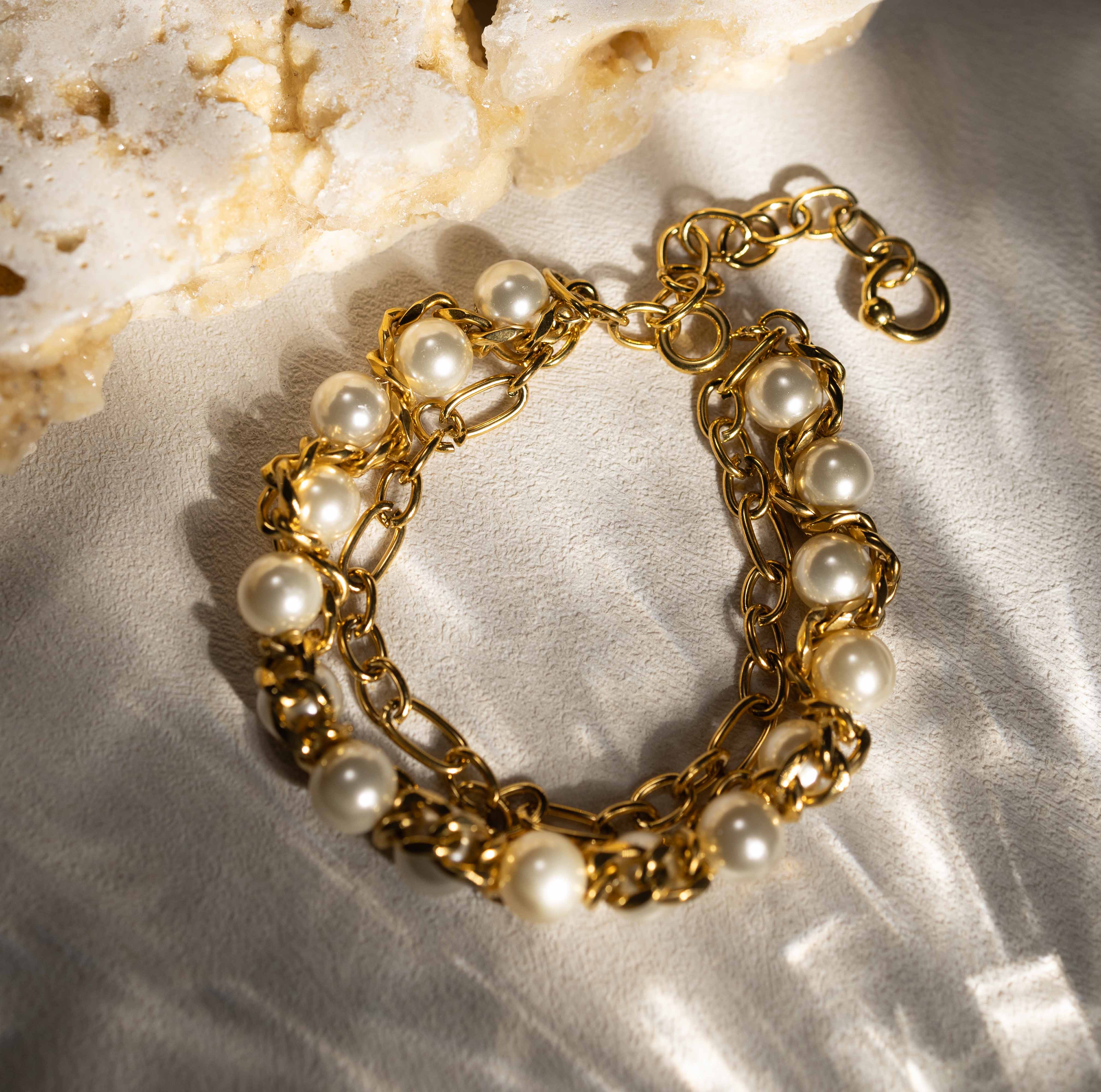 Silvbreeze Apollo & Artemis bracelet with gold-toned stainless steel chain and luminous natural mother of pearl beads in natural light